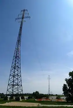 138 m hoher Mast der Rhein-Freileitungskreuzung Voerde, zum Bauzeitpunkt 1926 gehörten diese zu den höchsten Masten der Welt