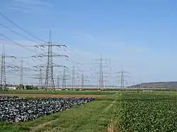 Blick von Süden auf die Umspannanlage Oberzier samt ankommender Leitungstrassen