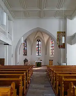 Innenraum mit Chorbogen und Erbärmdebild