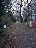 Der Eingang zum Friedhof von der Gaillardstraße.