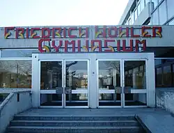 Westeingang des Friedrich-Wöhler-Gymnasiums