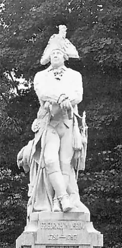 Für die ehemalige Berliner Siegesallee schuf der Bildhauer Adolf Brütt in der Denkmalgruppe&nbsp;29 ein Standbild Friedrich Wilhelms&nbsp;II. Enthüllt wurde es am 22. März 1900. Brütt gelang es, Friedrich Wilhelm&nbsp;II. als bequemen Genussmenschen darzustellen, ohne der Figur die unerlässliche königliche Würde zu nehmen. Die elegante Generalsuniform der Zeit, der Degen und das Ordensband des Schwarzen Adlers betonen die Würde, während die legere Haltung, der Spazierstock, die weiche Hand mit wulstigen Fingern und das schwammig gezeichnete Gesicht „den Eindruck von Körperfülle und Dekadenz“ vermitteln. Als Seitenbüsten waren der Figur Johann Heinrich von Carmer und Immanuel Kant zugeordnet. Das Denkmal ist, allerdings ohne Kopf, erhalten und ruht zusammen mit weiteren Siegesalleefiguren seit Mai 2009 in der Zitadelle Spandau.[102]