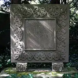 Fritz Fischer-Schaett (1898–1947) Elektroingenieur. Maud (1910–1987) Grab, Friedhof Enzenbühl, Zürich