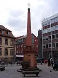 Obelisk vor der Stadtpfarrkirche St.&nbsp;Blasius