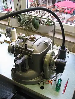 Moderner Strobel Schnellnäher, Selbstöler mit Gebläse