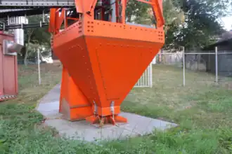 Fuß des Sendemastes