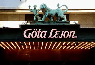 Baldachin mit Einar Forseths Löwen.