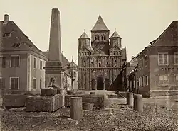 Ansicht von Maursmünster mit Abteikirche St. Etienne auf einem Schwarzweißfoto von ca. 1870
