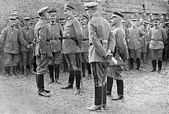 Großherzog Friedrich Franz IV. im Gespräch mit Offizier-Stellvertreter Pöhler (1918)