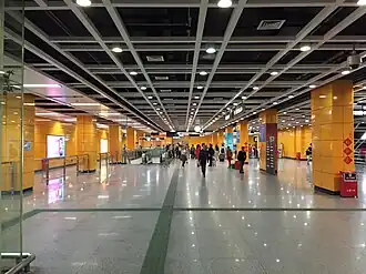 Zwischenebene des U-Bahnhofs