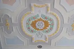 Stuckmedaillon mit Herz-Jesu-Darstellung