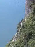 Tiefblick auf die Gardesana Occidentale von Pieve aus