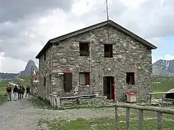 Gardettahütte C.A.I 2335 m, Etappenort auf der GTA-Wanderroute von Ghialvetta über den Gardettapass