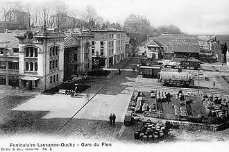 Bahnhofsgebäude und Übergabebereich an den chariot transbordeur (rechter Bildrand, 1906)