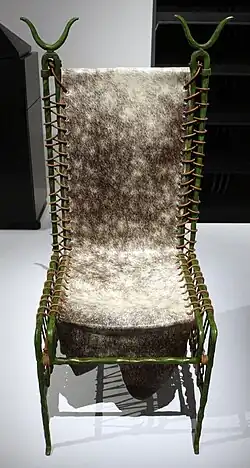 „Chaise barbare“, Rindshaut (Garouste & Bonetti, Musée National d’Art Moderne, 1981)