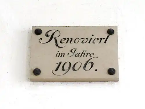 Hinweistafel zur Renovierung der Kapelle