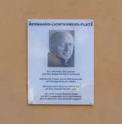 Gedenktafel in seinem Sterbeort an den nach ihm benannten Platz