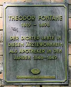 Gedenktafel Haus Mariannenplatz 1–3 in Berlin-Kreuzberg