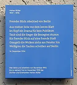 Gedenktafel an seinem letzten Wohnort in Berlin-Kreuzberg