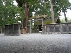 Der Hauptschrein des Gekū ist der Shōden, der durch vier verschiedene Zaunreihen von der Öffentlichkeit abgegrenzt ist. In ihm ist Toyouke eingeschreint.