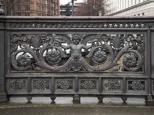 Ein Element des Geländers im Detail