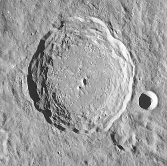 Krater Geminus, rechts unten Geminus C (LROC-WAC)