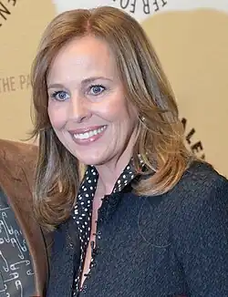 Genie Francis (2013) spielt Brett Main
