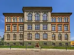 Diesterwegschule am Lutherplatz (unweit des Marktplatzes)