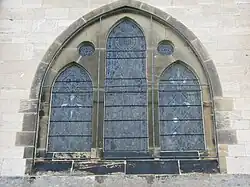 Buntglasfenster der Kirche Gernstedt, Außenansicht