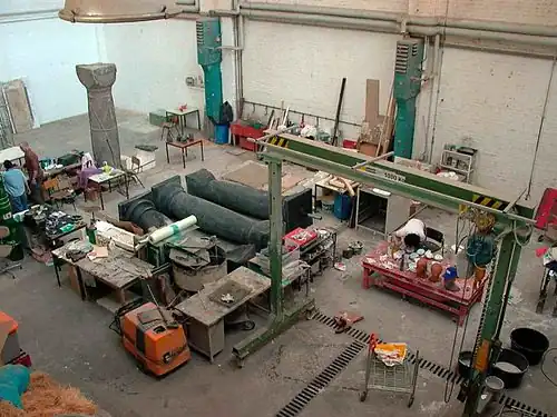 Gips- und Formwerkstatt, Säulen, ca. 2015