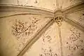 Deckenmalerei (Anfang 16. Jahrh.) und Grotesken-Schlussstein im westlichen Gewölbe