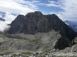 Die Nordostseite des Dos Dalun mit der Cima di Ghez rechts dahinter