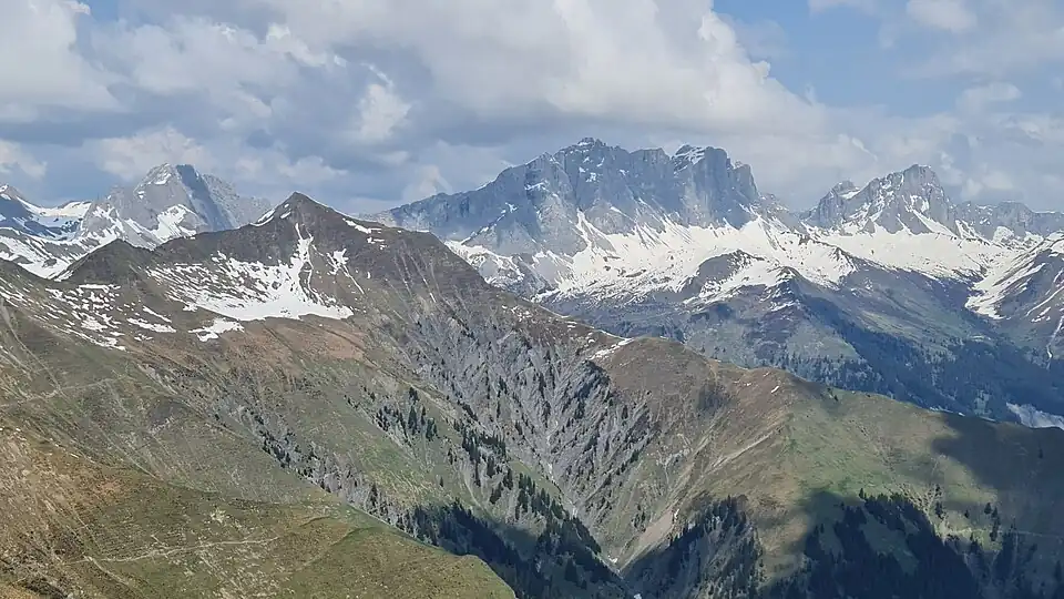 Girenspitz, Drusenfluh und Sulzfluh, aufgenommen vom Sassauna (für Annotationen der einzelnen Berge aufs Bild klicken)