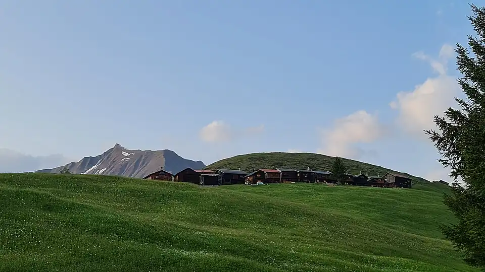 Girenspitz, im Vordergrund die Schuderser Maiensässe