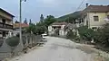 Blick auf Häuser an der Dorfhauptstraße