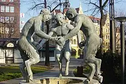 Der Brunnen mit tanzenden Faunen