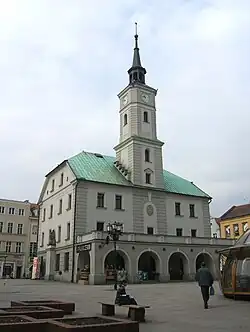 Vorderseite des Rathauses