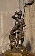 Figur auf dem Deckel des Taufsteins