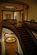 Treppenhaus mit Blick vom zweiten Obergeschoss hinab (2007)