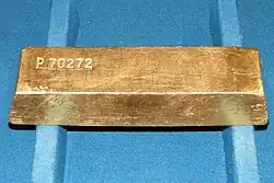 Goldbarren mit einem Gewicht von ca. 12,44&nbsp;kg. Goldbarren dieser Größe befinden sich meist nur im Besitz von Zentralbanken.