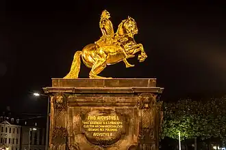 Der Goldene Reiter in Dresden. Unter der Herrschaft von Friedrich August I. dem Starken, Kurfürst von Sachsen, erlebte das Kurfürstentum eine Zeit großer wirtschaftlicher, infrastruktureller und kultureller Blüte. Er etablierte in Sachsen den Absolutismus, seine Großmachtsträume scheiterten jedoch.
