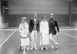 Winifred Beamish (2. v. r.)