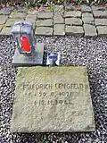 Grabstelle mit Porträt von Friedrich Lengfeld auf der Kriegsgräberstätte (Friedhof Düren-Rölsdorf)