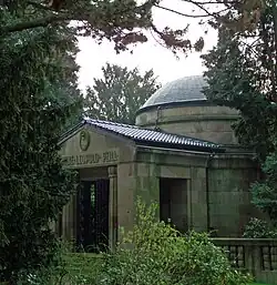 Grabmal der Familie Peil auf dem Friedhof Düren-Ost