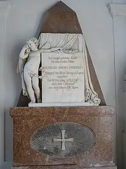 Das Grabmal für den Prinzen Maximilian Joseph wird von einem Trauergenius geziert.