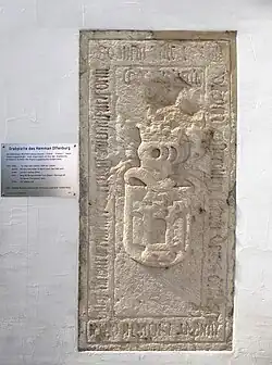 Henman Offenburg (1379–1459) Kaufmann, Politiker, Diplomat. Der ehemalige Besitzer dieses Hauses, früher „Freihof“, heute Regierungsgebäude Liestal. Sein Grab war ursprünglich im Chor der Stadtkirche. Die Grabplatte wurde im Keller des Regierungsgebäudes gefunden und ist am Regierungsgebäude von Liestal zu sehen Text oben: So man zahlt (zählte) 1458 lar (Jahre). Text rechts: Uff den Osteroben(d) (9. April) starb Edel vest. Text unten: juncker Heman Offen. Text links: burg Alt Burgermeister (von Basel) Obernvogt zu Varsburg (Farnsburg) dem. Texxt innen: God gnedig sey. Das „redende Wappen“ der Familie Offenburg zeigt eine „offene Burg“