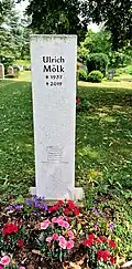 Grabstein Professor Ulrich Mölk auf dem Parkfriedhof Junkerberg zu Göttingen-Weende
