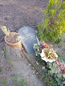 Grabstelle von Lars Bense (1973–1981), dem Opfer des Kreuzworträtselmordes