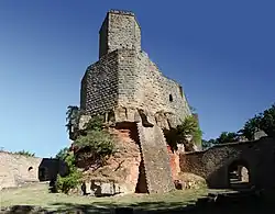 Bergfried und Mantelmauer