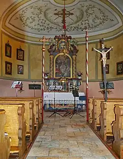 Innenansicht mit Altar